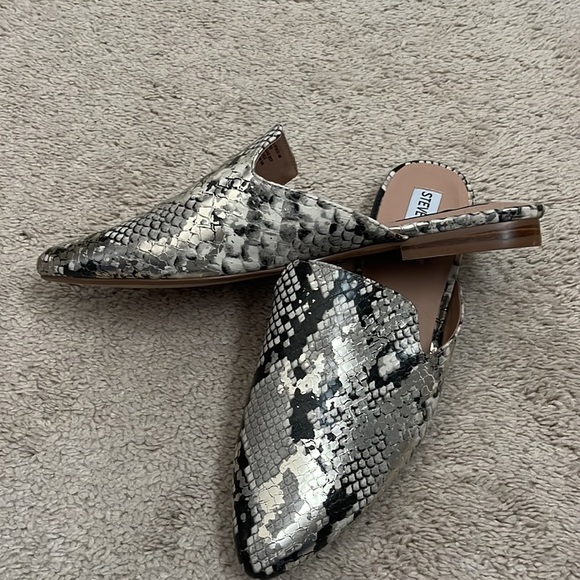 Steve Madden Mattis Mule Snake Print Faux Leather Metallic - Picture 2 of 3
